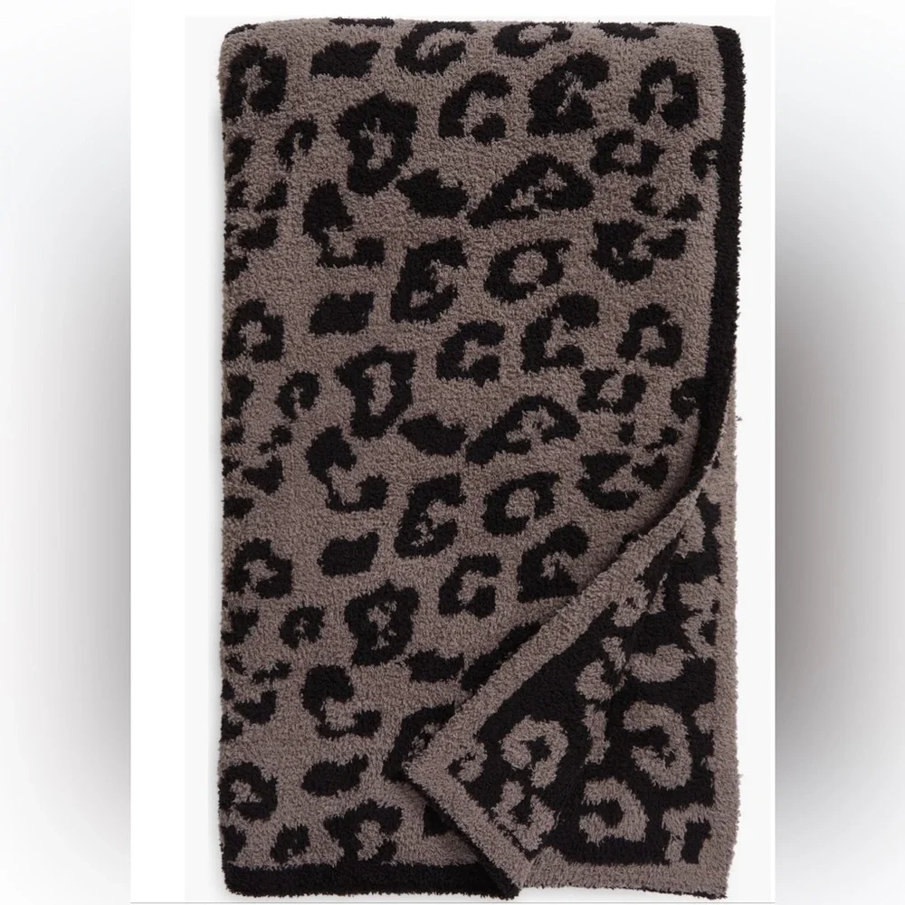 NWT Barefoot Dreams Cozy Chic In the Wild blanket in charcoal/black- 54 x 72